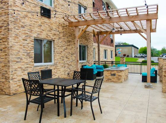 Clarion Pointe Bettendorf - Quad Cities is a family friendly hotel in Bettendorf, Iowa (IA)