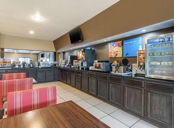 Comfort Inn Warren I-69 is a family friendly hotel in Warren, Indiana (IN)
