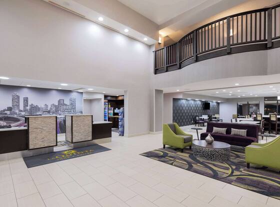 La Quinta Inn & Suites by Wyndham Kennesaw is a family friendly hotel in Kennesaw, Georgia (GA)