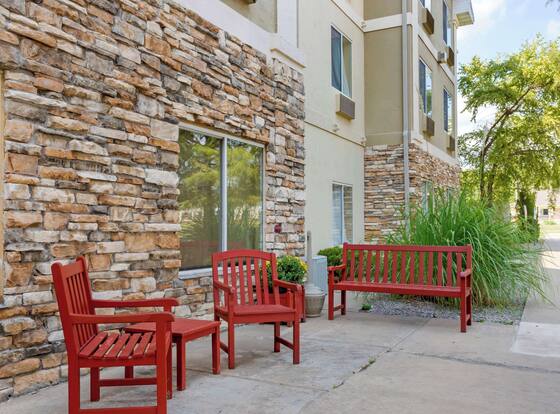 Comfort Inn and Suites Pittsburg is a family friendly hotel in Pittsburg, Kansas (KS)