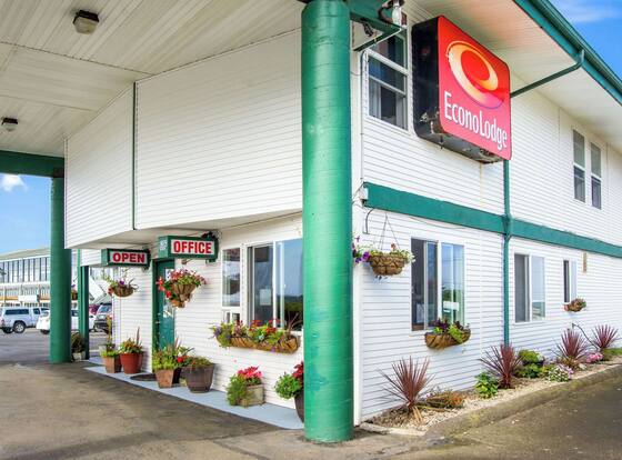 Econo Lodge is a family friendly hotel in Newport, Oregon (OR)