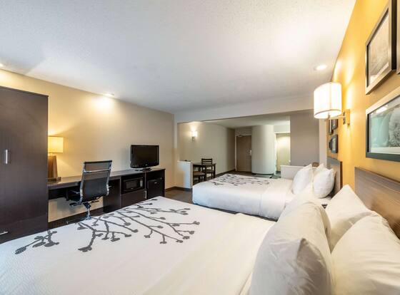 Sleep Inn & Suites Green Bay South is a family friendly hotel in De Pere, Wisconsin (WI)
