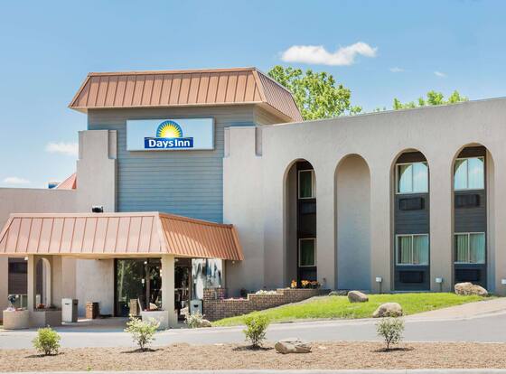 Days Inn by Wyndham West Des Moines is a family friendly hotel in West Des Moines, Iowa (IA)