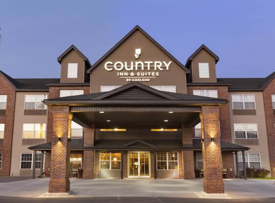 Country Inn & Suites Rochester South Mayo Clinic is a family friendly hotel in Rochester, Minnesota (MN)