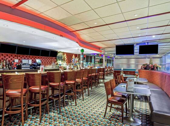 La Quinta Inn & Suites by Wyndham Stamford / New York City is a family friendly hotel in Stamford, Connecticut (CT)