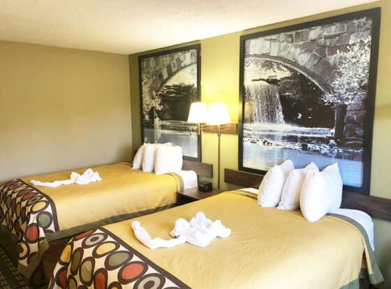 Super 8 by Wyndham Russellville is a family friendly hotel in Russellville, Arkansas (AR)