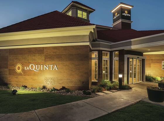 La Quinta Inn & Suites by Wyndham Phoenix Chandler is a family friendly hotel in Phoenix, Arizona (AZ)