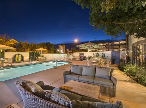 Inn of the Governors is a family friendly hotel in Santa Fe, New Mexico (NM)