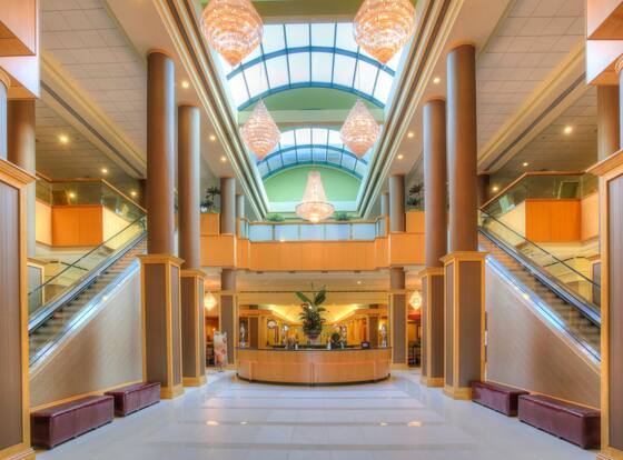 Florida Hotel & Conference Center in the Florida Mall is a family friendly hotel in Oak Ridge, Florida (FL)