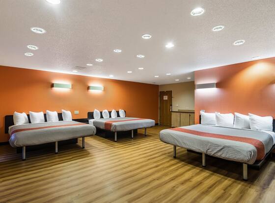 Motel 6 Libertyville, IL is a family friendly hotel in Libertyville, Illinois (IL)