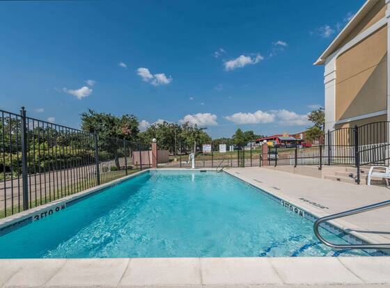 Super 8 by Wyndham Denton is a family friendly hotel in Denton, Texas (TX)