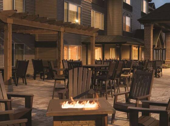 Country Inn & Suites by Radisson, Mankato Hotel and Conference Center, MN is a family friendly hotel in Mankato, Minnesota (MN)