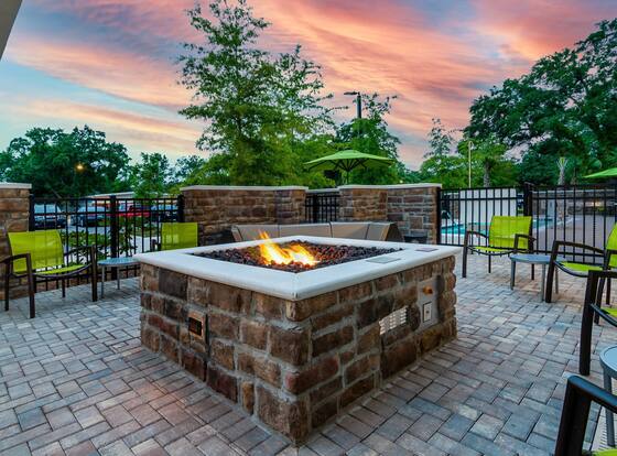 SpringHill Suites by Marriott Charleston Airport & Convention Center is a family friendly hotel in North Charleston, South Carolina (SC)