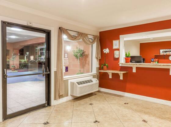Super 8 by Wyndham Bakersfield/Central is a family friendly hotel in Bakersfield, California (CA)