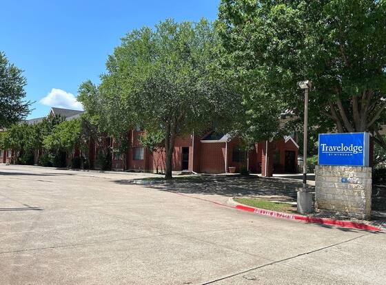 Travelodge by Wyndham Arlington/Dallas Area is a family friendly hotel in Arlington, Texas (TX)
