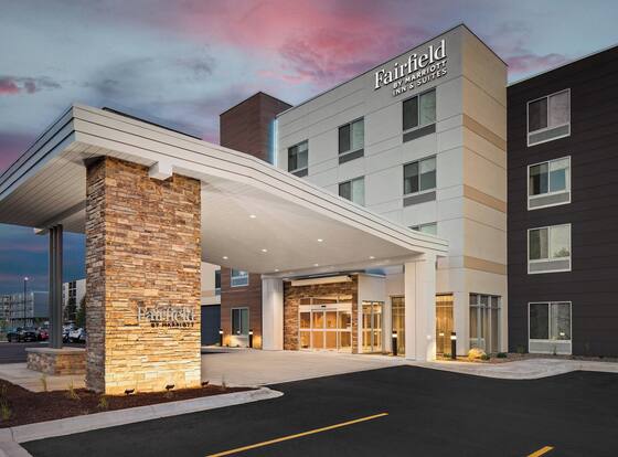 Fairfield Inn & Suites by Marriott Duluth is a family friendly hotel in Duluth, Minnesota (MN)