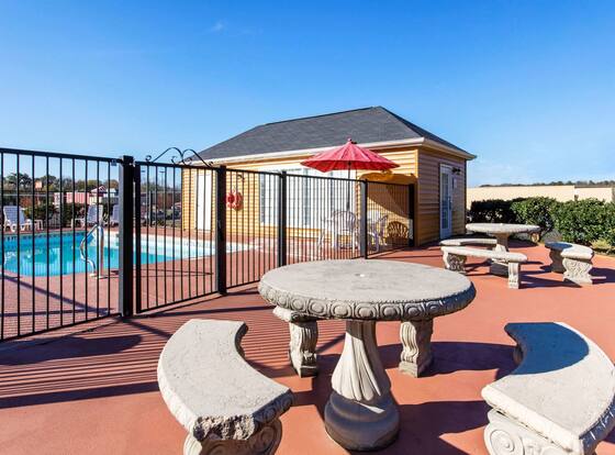Quality Inn Arab Hwy 231 is a family friendly hotel in Arab, Alabama (AL)