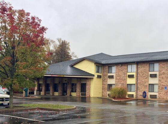 Quality Inn is a family friendly hotel in East Liverpool, Ohio (OH)