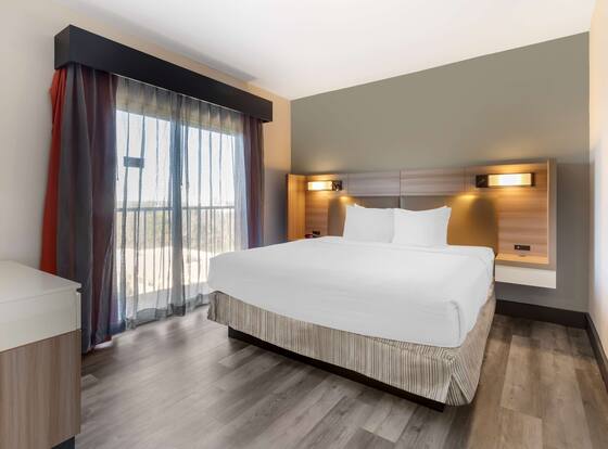 Best Western Plus Atlanta Airport-East is a family friendly hotel in Hapeville, Georgia (GA)