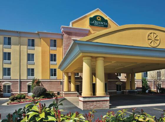 La Quinta Inn & Suites by Wyndham Hot Springs is a family friendly hotel in Hot Springs, Arkansas (AR)