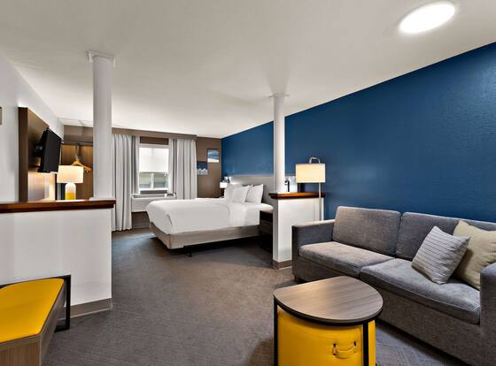 Comfort Inn & Suites is a family friendly hotel in Fremont, Ohio (OH)