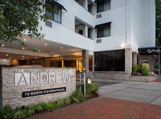 The Andrew Hotel is a family friendly hotel in Great Neck Plaza, New York (NY)