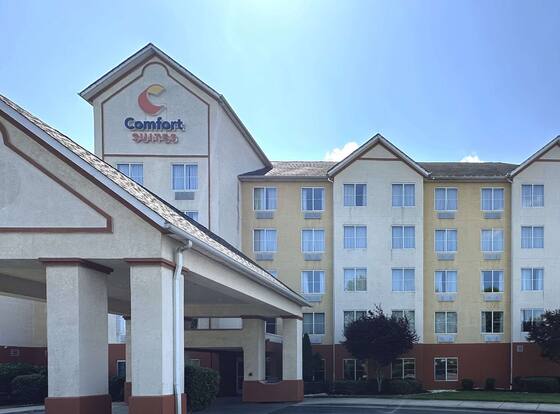 Comfort Suites Airport is a family friendly hotel in Charlotte, North Carolina (NC)