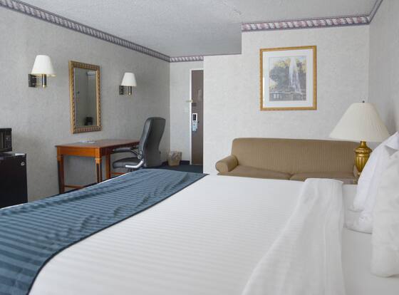Travelodge by Wyndham Milwaukee is a family friendly hotel in Milwaukee, Wisconsin (WI)