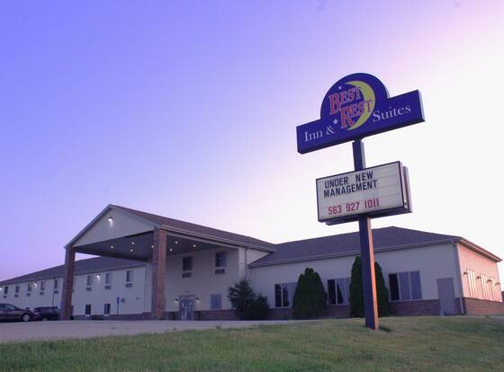 Best Rest Inn  & Suites is a family friendly hotel in Manchester, Iowa (IA)