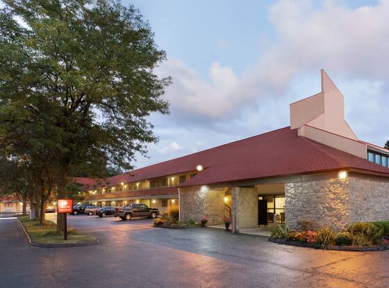 Super 8 by Wyndham Findlay is a family friendly hotel in Findlay, Ohio (OH)