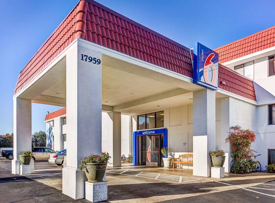 Motel 6 Portland, OR - Tigard West is a family friendly hotel in Tigard, Oregon (OR)