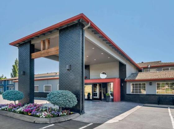 Comfort Inn Columbia Gorge is a family friendly hotel in The Dalles, Oregon (OR)