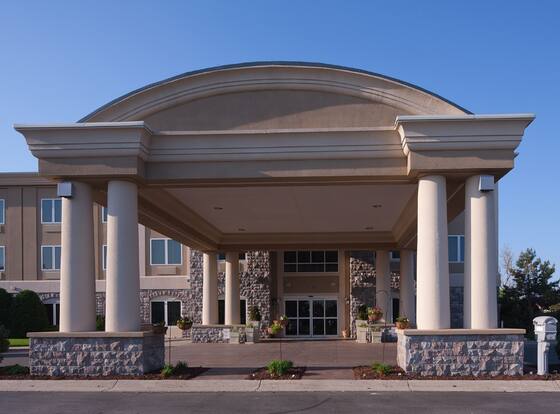 Holiday Inn Express Hotel & Suites Saginaw by IHG is a family friendly hotel in Zilwaukee, Michigan (MI)