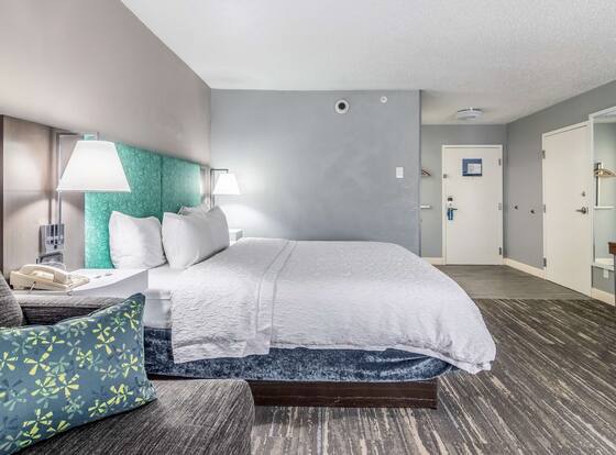 Hampton Inn Youngstown-North is a family friendly hotel in Youngstown, Ohio (OH)