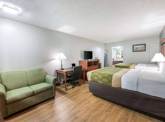 Rodeway Inn is a family friendly hotel in St. Joseph, Michigan (MI)