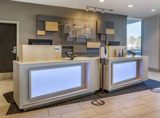 Holiday Inn Express & Suites Phoenix Dwtn - State Capitol by IHG is a family friendly hotel in Phoenix, Arizona (AZ)