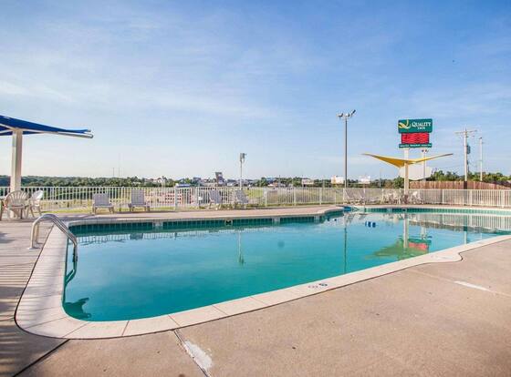 Quality Inn Lake of the Ozarks is a family friendly hotel in Lake Ozark, Missouri (MO)