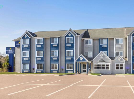 Microtel Inn & Suites by Wyndham New Ulm is a family friendly hotel in New Ulm, Minnesota (MN)