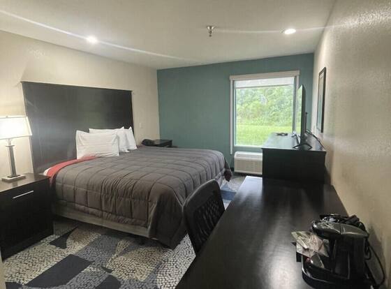 Fairway Inn is a family friendly hotel in Iowa, Louisiana (LA)