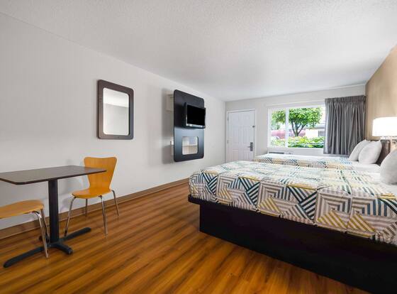 Motel 6 Portland, OR - Downtown is a family friendly hotel in Portland, Oregon (OR)