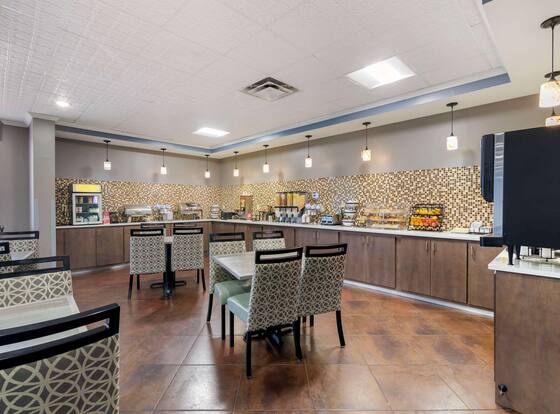 Best Western Savannah Airport Inn & Suites is a family friendly hotel in Pooler, Georgia (GA)