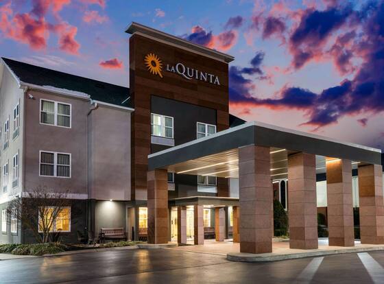 La Quinta Inn & Suites by Wyndham Lebanon is a family friendly hotel in Lebanon, Tennessee (TN)