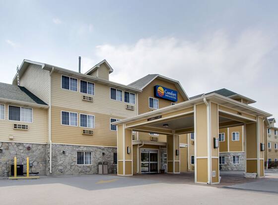 Comfort Inn & Suites Bellevue - Omaha Offutt AFB is a family friendly hotel in Bellevue, Nebraska (NE)