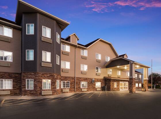 Red Roof Inn & Suites Omaha - Council Bluffs is a family friendly hotel in Council Bluffs, Iowa (IA)