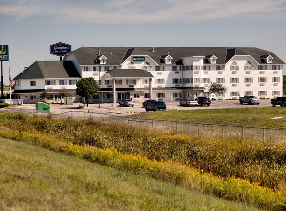 Quality Inn & Suites is a family friendly hotel in Lincoln, Nebraska (NE)