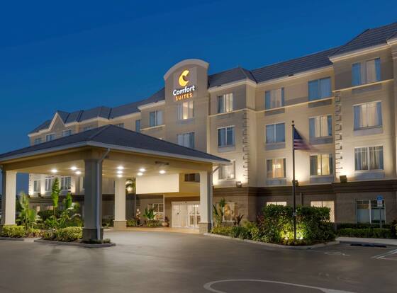 Comfort Suites Near Universal Orlando Resort is a family friendly hotel in Orlando, Florida (FL)