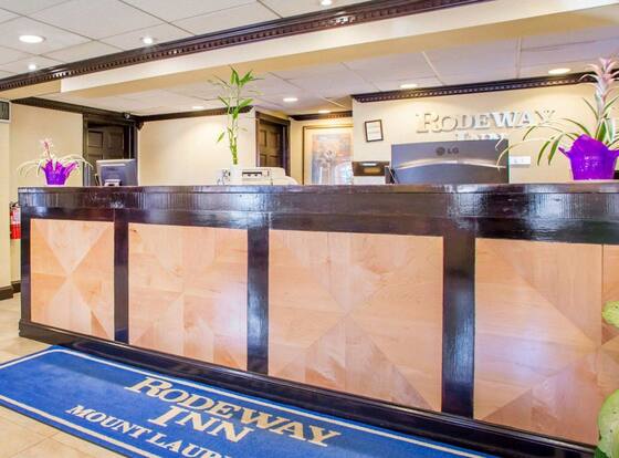 Rodeway Inn Mount Laurel Hwy 73 is a family friendly hotel in Ramblewood, New Jersey (NJ)