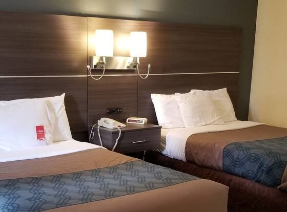 Econo Lodge Brattleboro is a family friendly hotel in West Brattleboro, Vermont (VT)