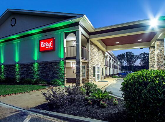 Red Roof Inn & Suites Greenwood, SC is a family friendly hotel in Greenwood, South Carolina (SC)