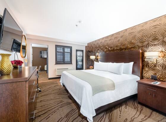 Ellis Island Hotel is a family friendly hotel in Paradise, Nevada (NV)